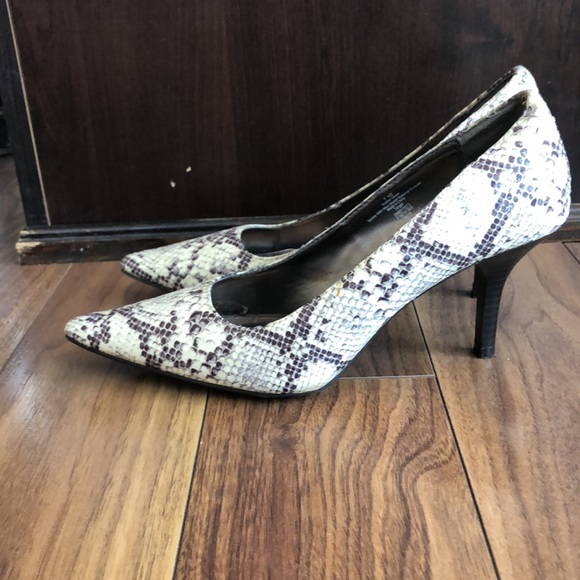 Target Pumps - Picture 2 of 3